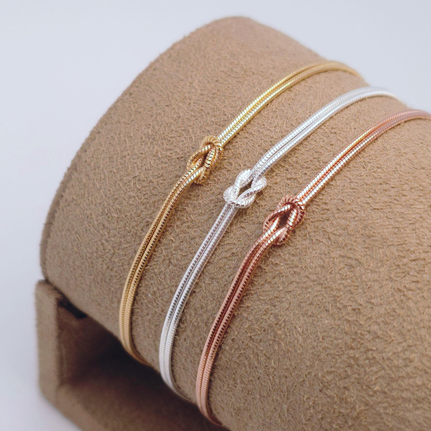 Goldarmband Knoten 18K Gold Unendlichkeit Achtknoten Schlangenarmband rund zart