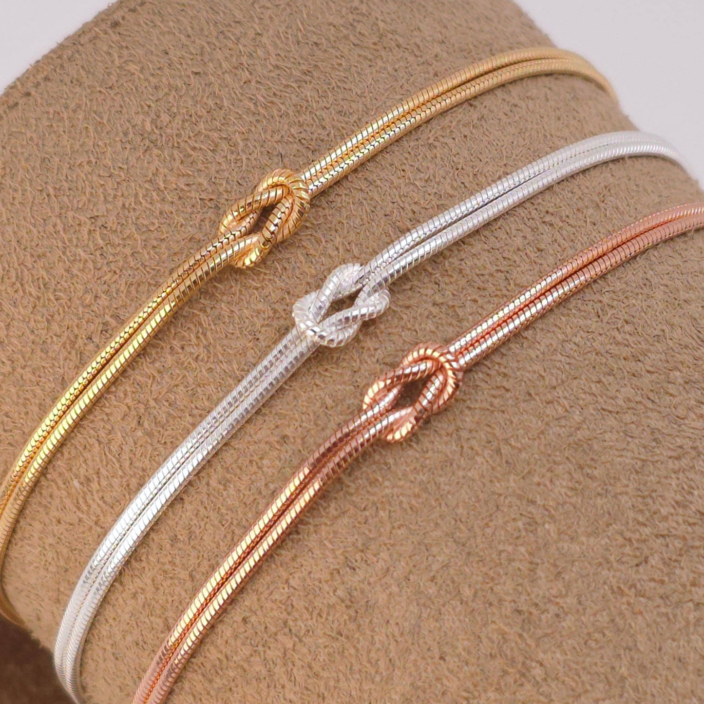 Goldarmband Knoten 18K Gold Unendlichkeit Achtknoten Schlangenarmband rund zart