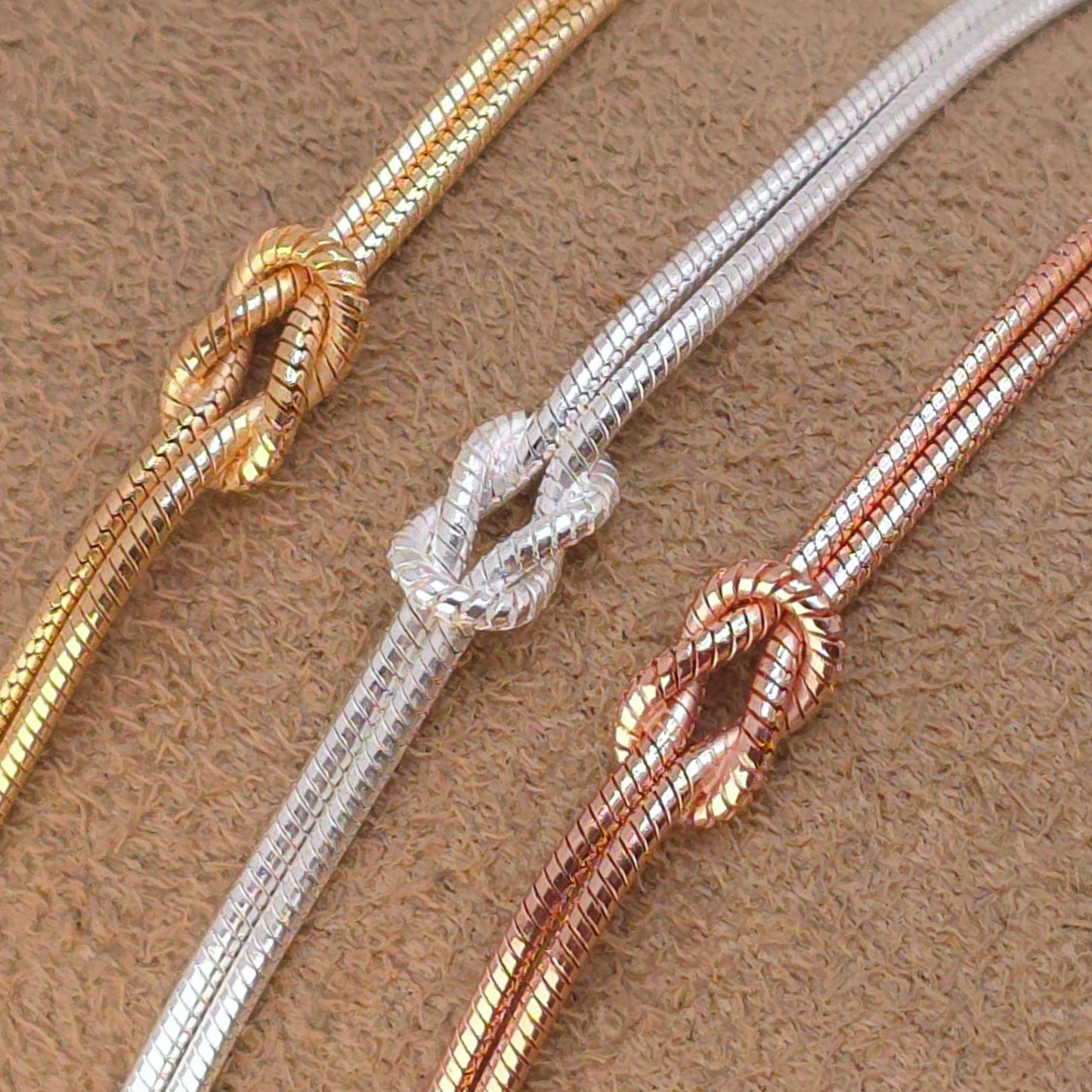 Goldarmband Knoten 18K Gold Unendlichkeit Achtknoten Schlangenarmband rund zart