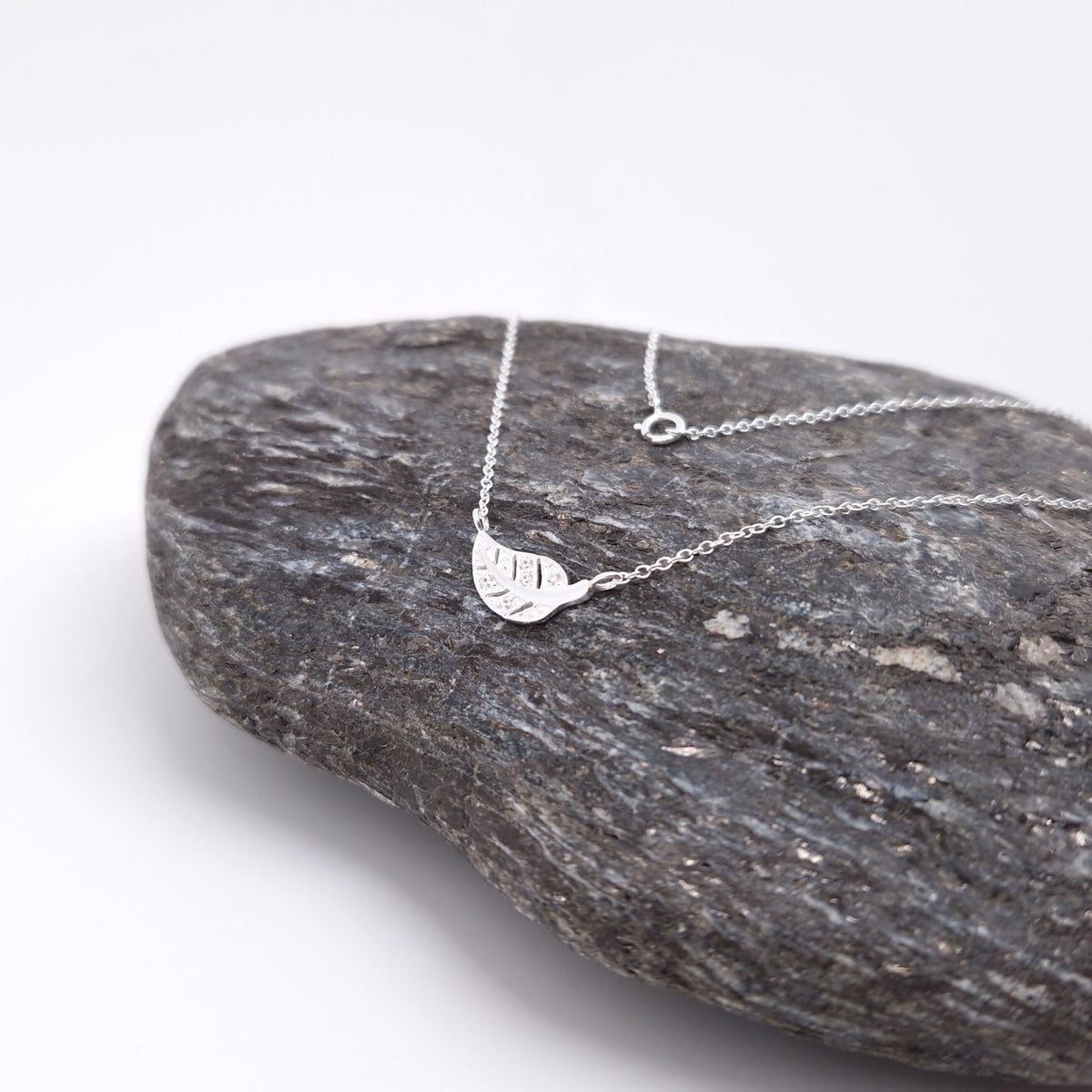 Halskette mit Blattanhänger 925 Silber mit Zirkonia Kristallen Layering