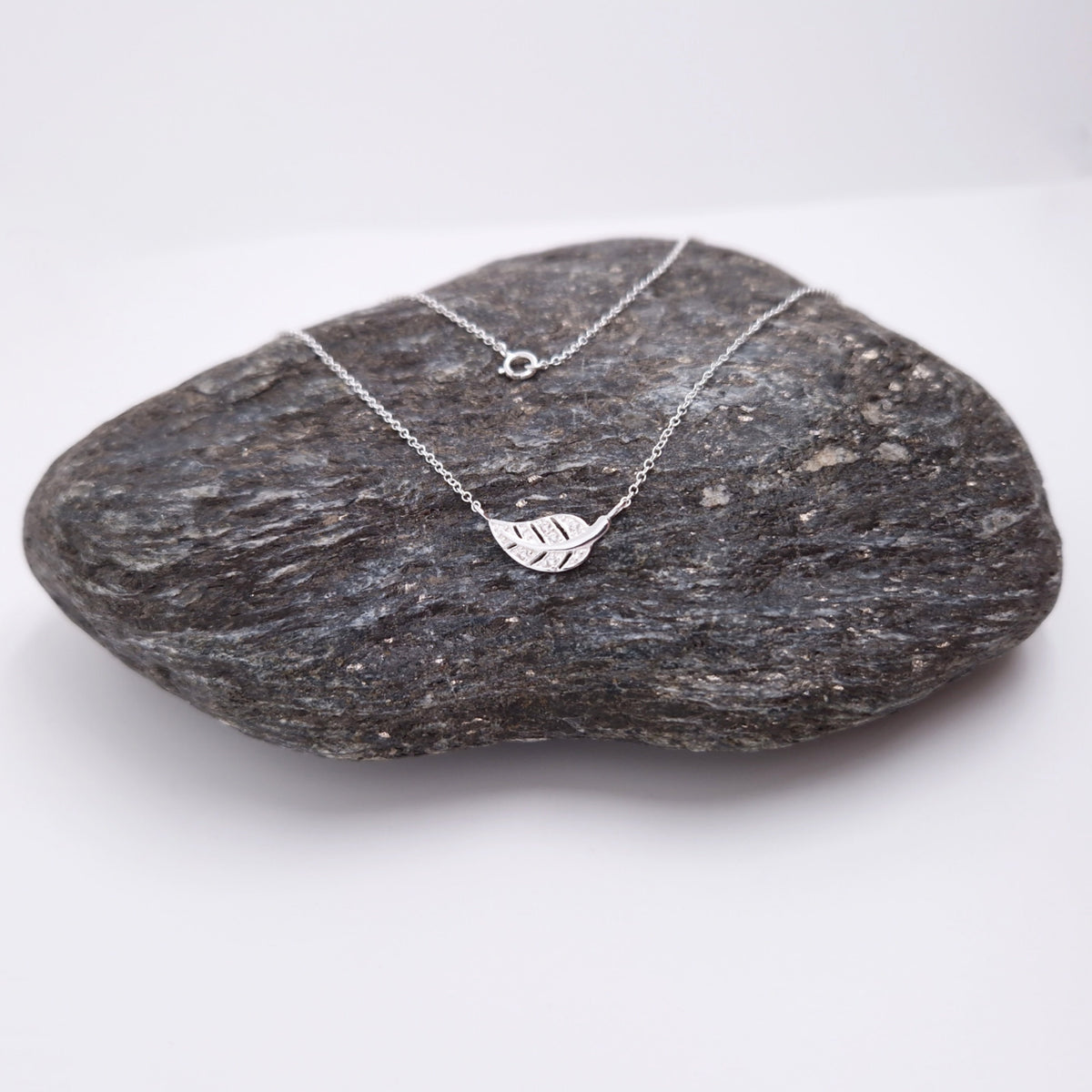 Halskette mit Blattanhänger 925 Silber mit Zirkonia Kristallen Layering