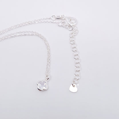 Halskette kleine Kristallblume 925 Silber Zirkonia Kristalltropfen