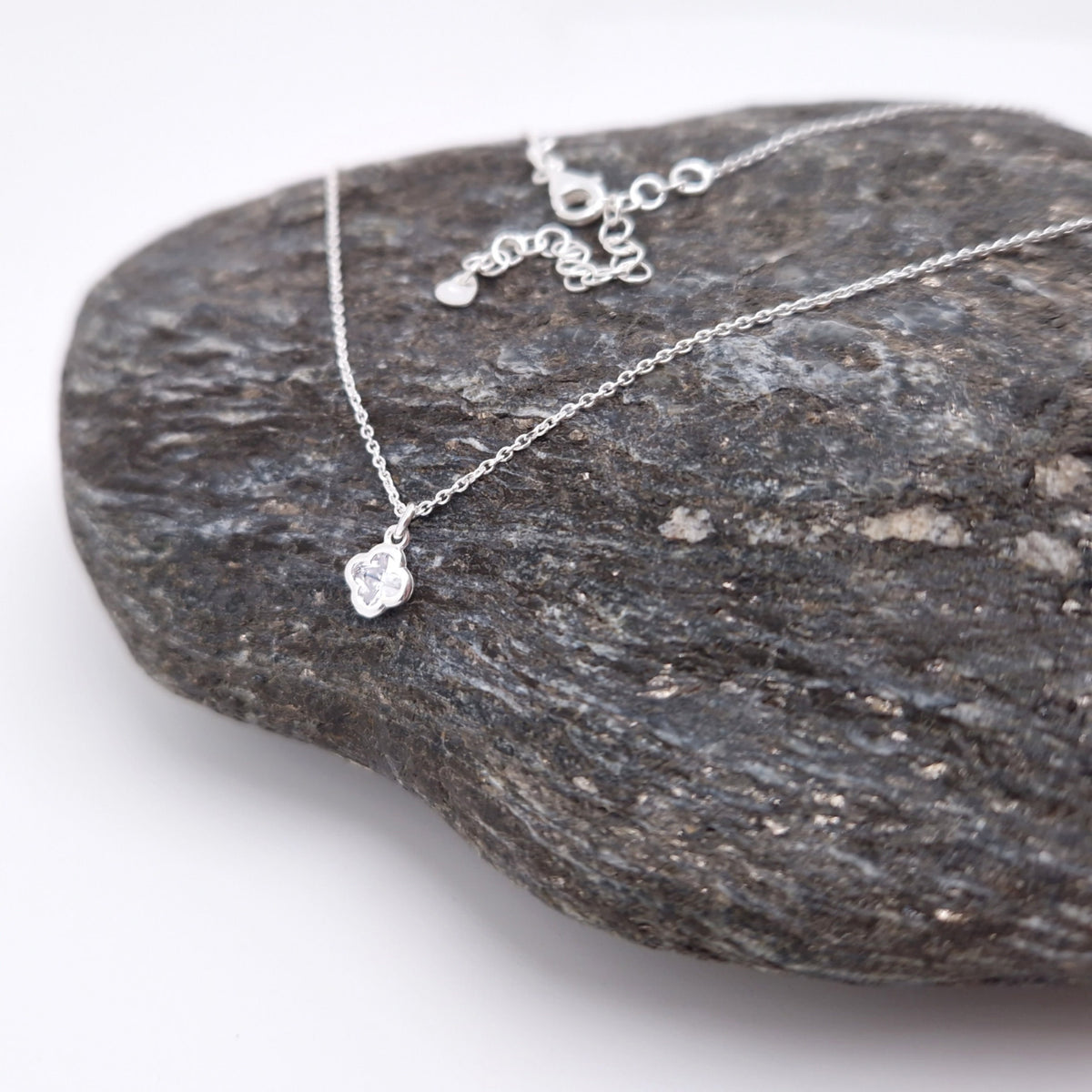 Halskette kleine Kristallblume 925 Silber Zirkonia Kristalltropfen