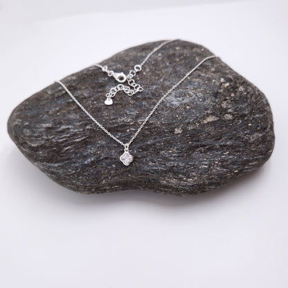 Halskette kleine Kristallblume 925 Silber Zirkonia Kristalltropfen