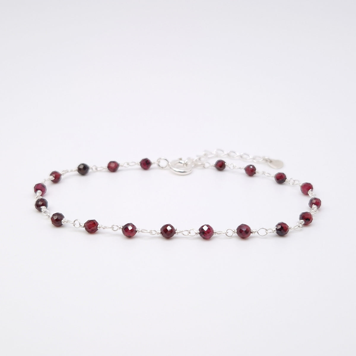 Armband Rhodolit 925 Silber Natursteinperlen facettiert rot bordeaux Edelstein