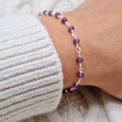 zartes Silber Armband mit lila facettierten Amethyst  Perlen aus Naturstein