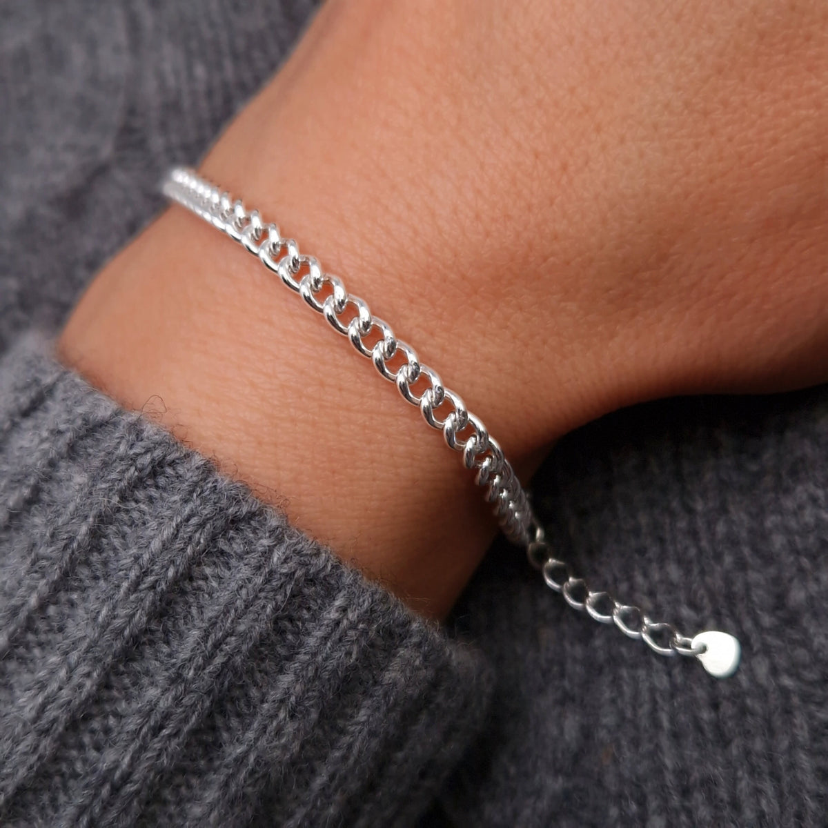 Breites massives Silberarmband mit großen Kettengliedern mit Verlängerungskettchen und kleinem Herzanhänger