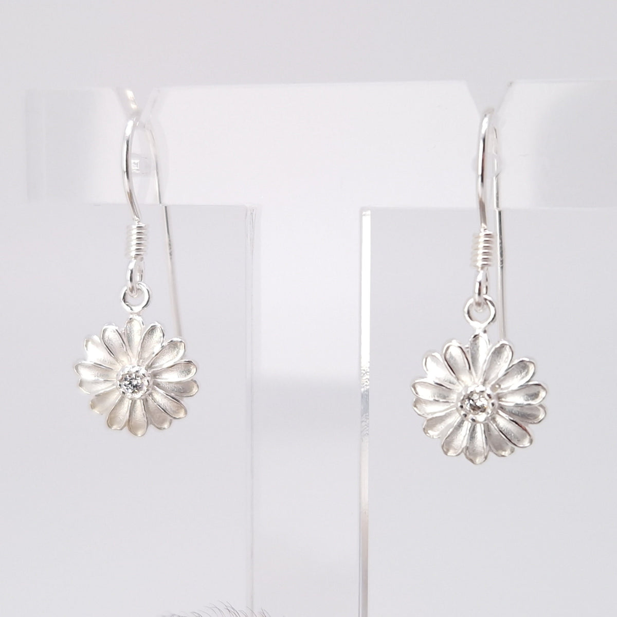 Ohrringe Margerite mit Zirkonia Kristall 925 Silber Blumen Hängeohrringe