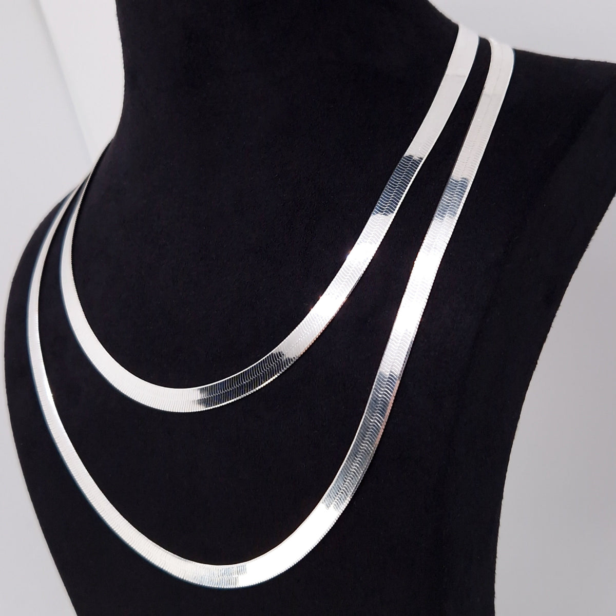 Flache 5,5 mm breite Herringbone Halskette aus massivem 925 Sterling Silber in den Längen 40 oder 50 cm