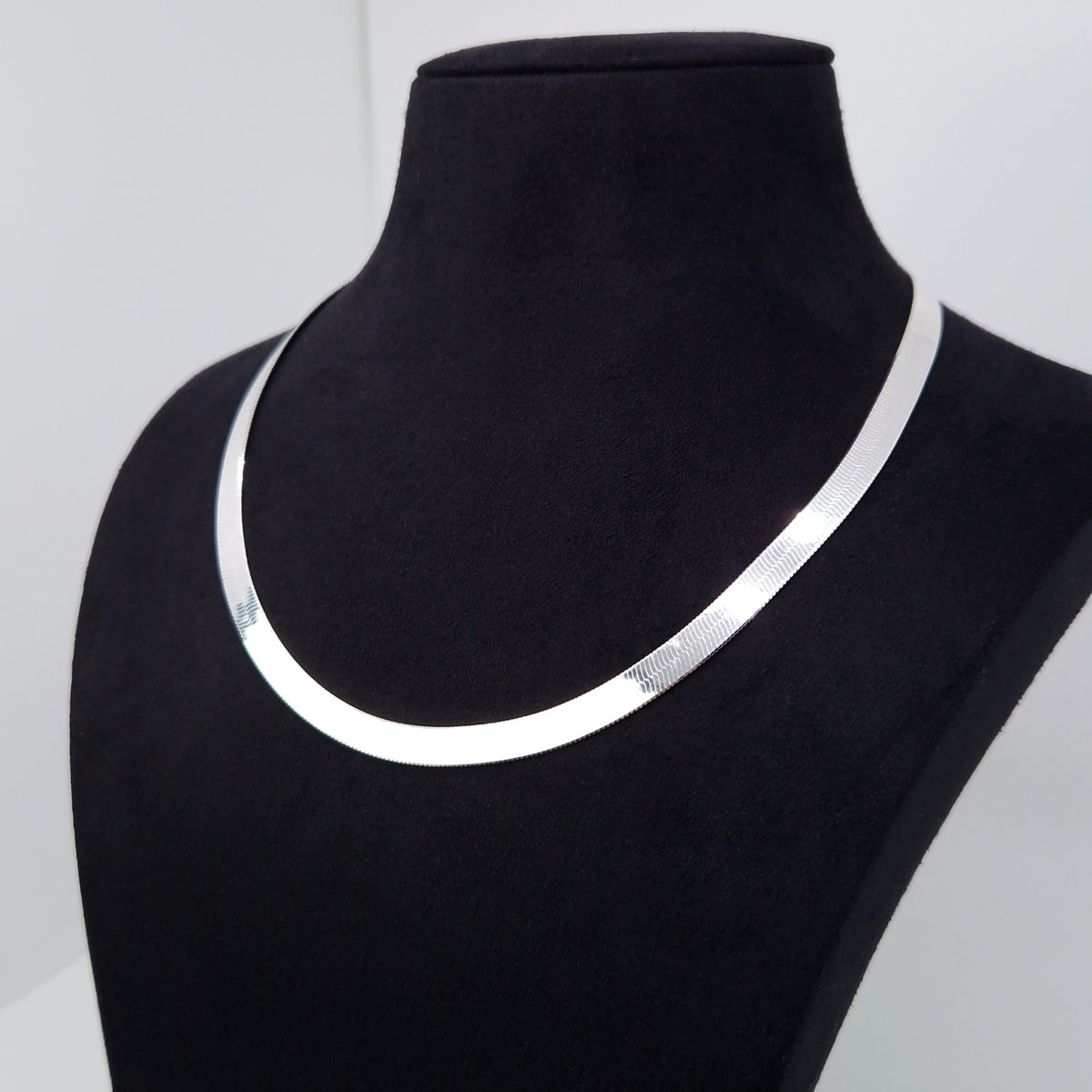 Flache 5,5 mm breite Herringbone Halskette aus massivem 925 Sterling Silber in der Länge  50 cm
