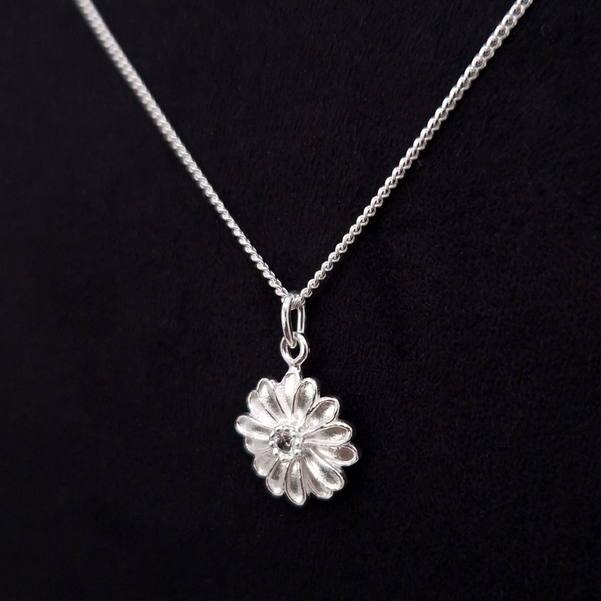 Halskette kleine Margerite 925 Silber Zirkonia Blumenanhänger