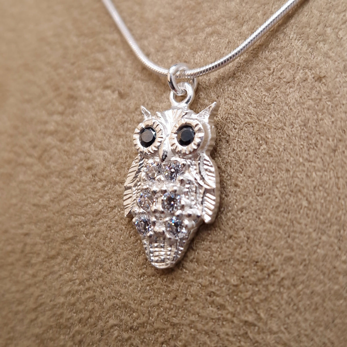 Halskette kleine Eule 925 Silber mit Zirkonia Kristallen