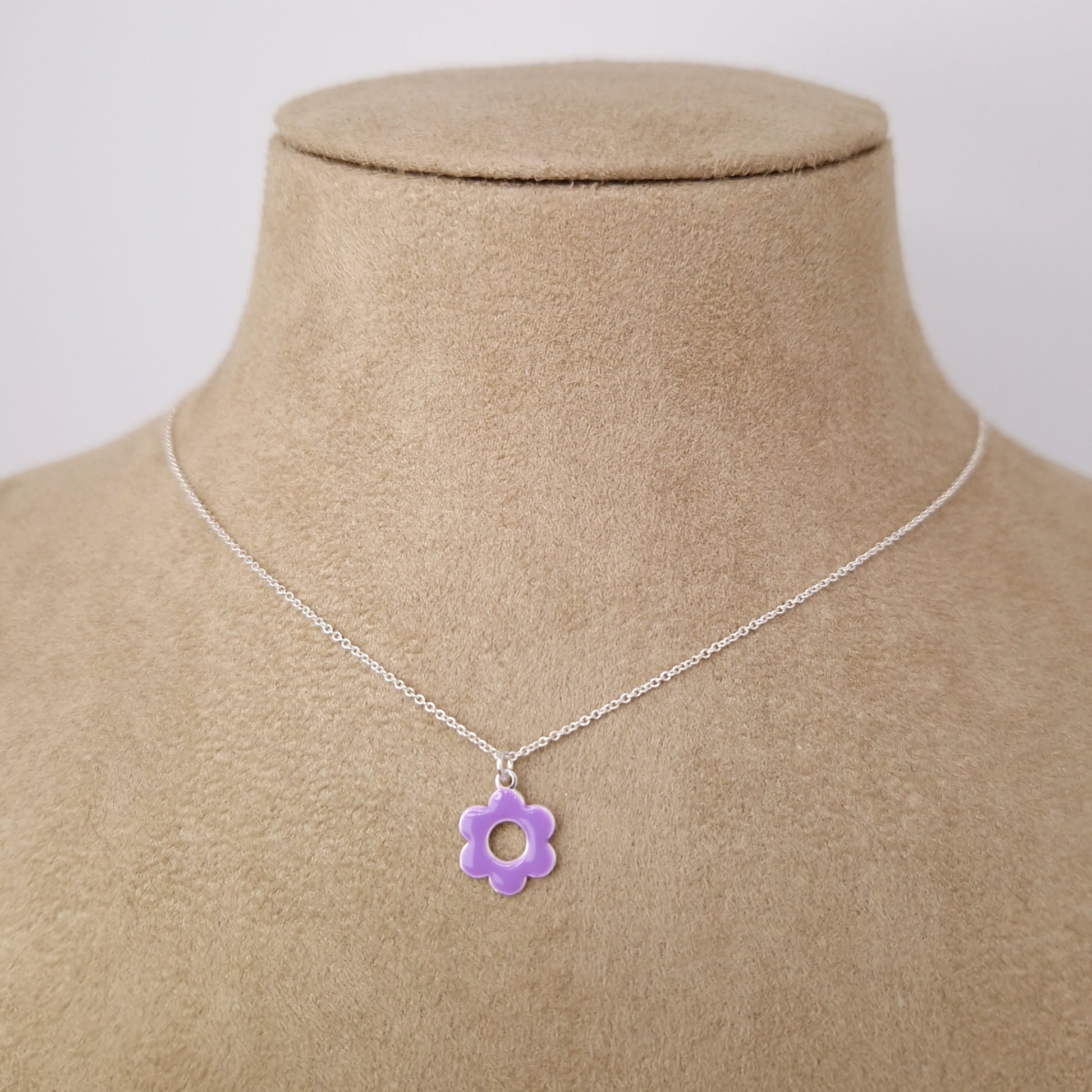 Halskette Emaille Blume 925 Silber, runde Blüte mit Loch, lila