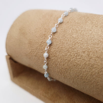 zartes Silber Armband mit grau blauen facettierten Aquamarin  Perlen aus Naturstein