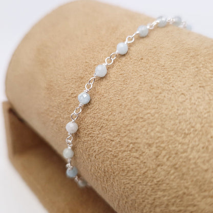 zartes Silber Armband mit grau blauen facettierten Aquamarin  Perlen aus Naturstein