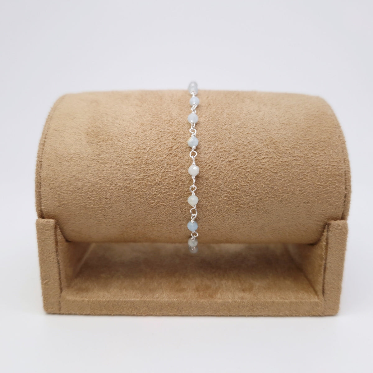 zartes Silber Armband mit grau blauen facettierten Aquamarin  Perlen aus Naturstein