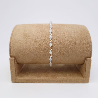 zartes Silber Armband mit grau blauen facettierten Aquamarin  Perlen aus Naturstein