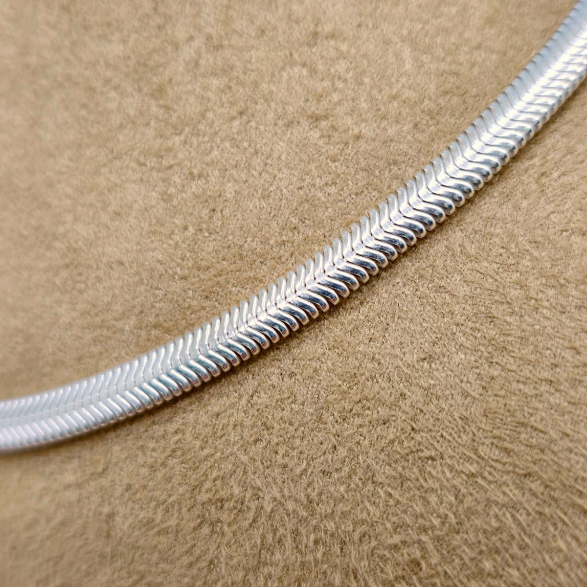 Schlangenkette gewölbt 925 Silber Herringbone Halskette 4,3 mm