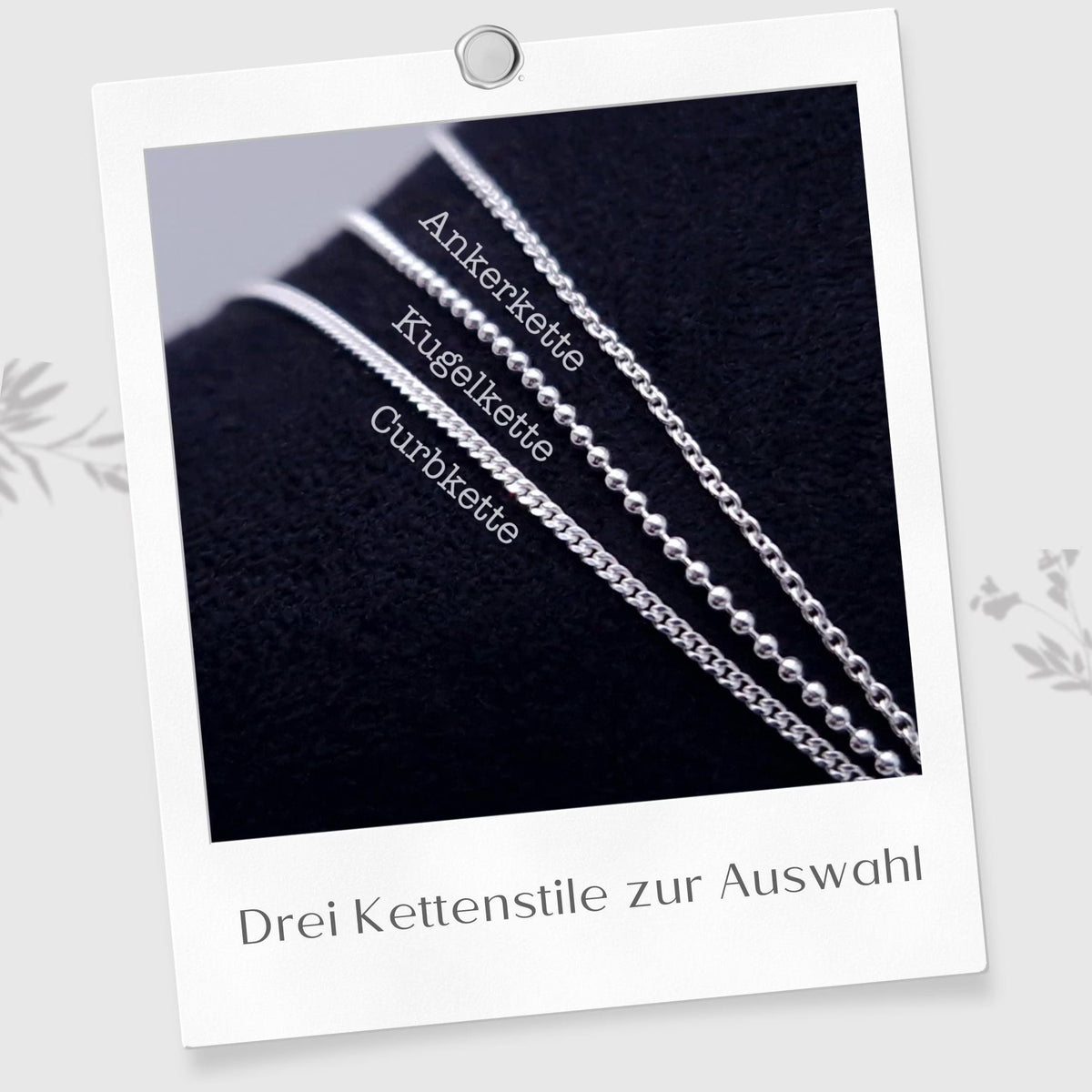 Halskettenarten Halskettenstile Auswahl auf schwarzer Samtbüste für Kette Schlangenmotiv aus 925 Silber.